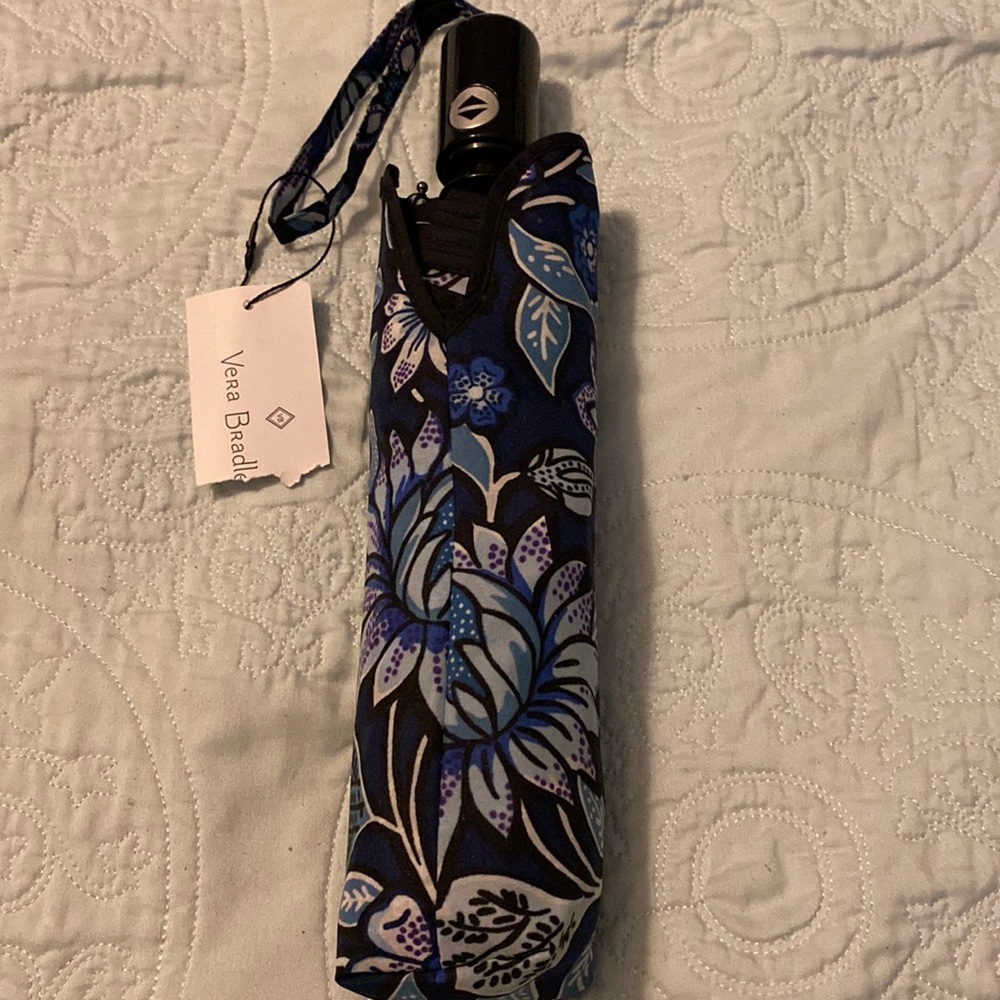 Vera Bradley tropics tapestry print umbrella. NWT